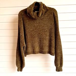 Olive chenille chunky cropped oversized sweater EUC